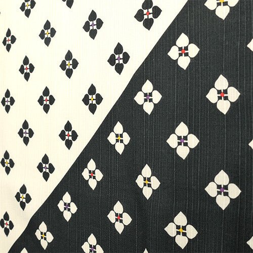 Furoshiki „Yotsuba Komon Kuro" (groß) - Japan Essence