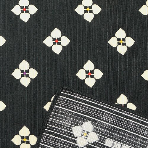 Furoshiki „Yotsuba Komon Kuro“ (groß) – Nahaufnahme von Stoff und Muster, traditionelles Furoshiki-Tuch