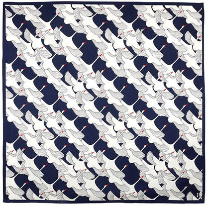 Furoshiki „Shukuzuru“ – Festlicher Kranich in Marineblau auf Baumwoll-Shantung, HAMAMONYO
