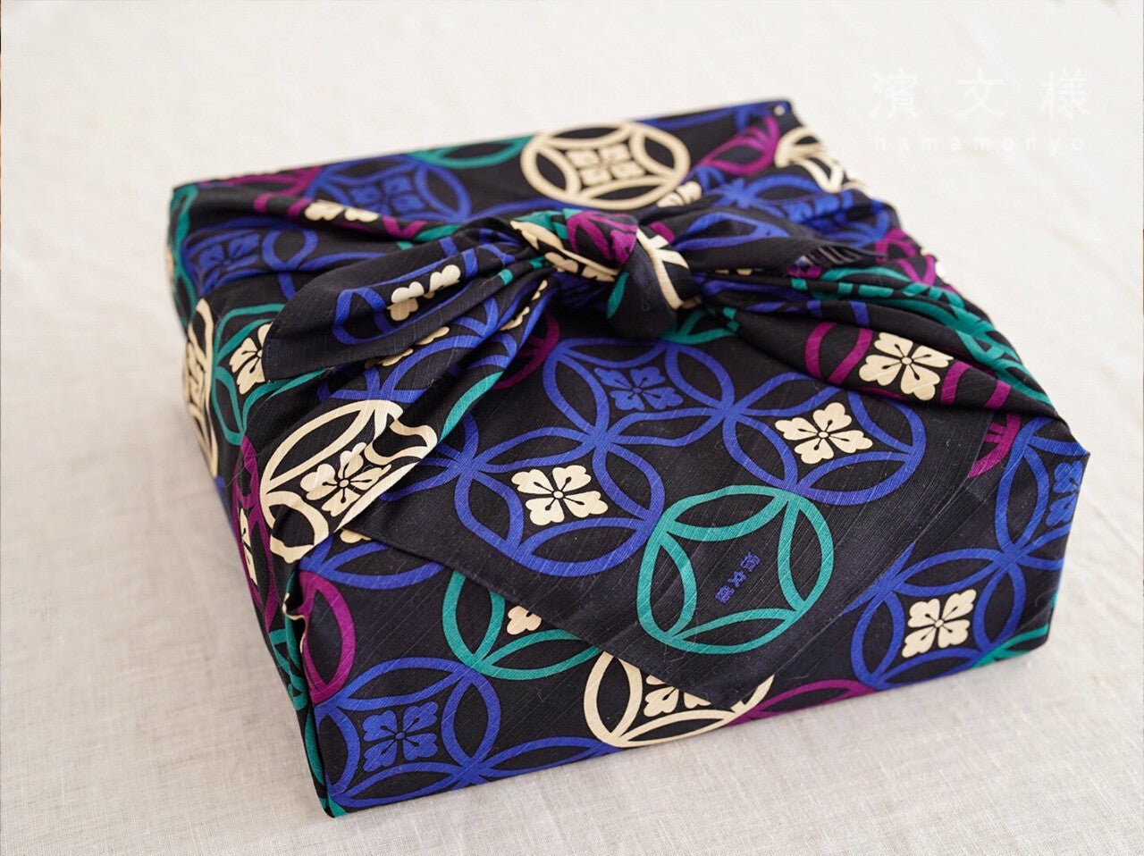 Furoshiki „Iki Shippō Kuro" (groß) - Japan Essence