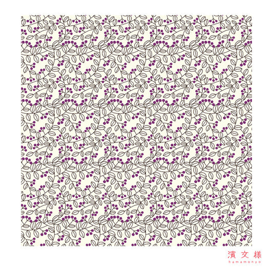 Furoshiki „Ki no Mi Off" (groß) – filigranes Muster aus lila-roten Waldbeeren und feinen Blattranken auf cremeweißem Grund, HAMAMONYO
