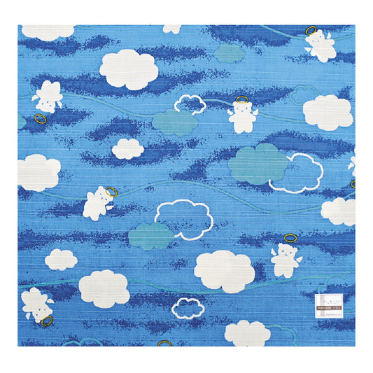 Furoshiki „Kuma Kumo Tenshi" (groß) – kleine weiße Bären-Engel mit goldenem Heiligenschein auf weißen Wolken am blauen Himmel, HAMAMONYO